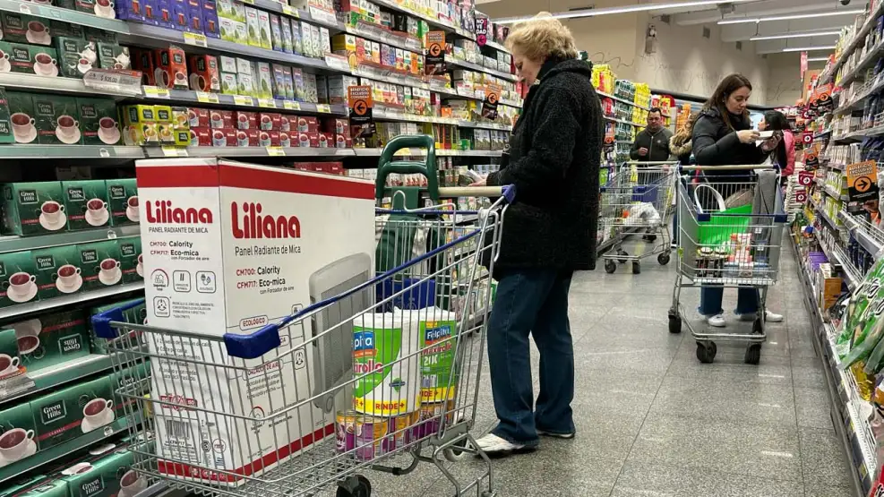 El consumo en mayo se derrumbó 7,7%