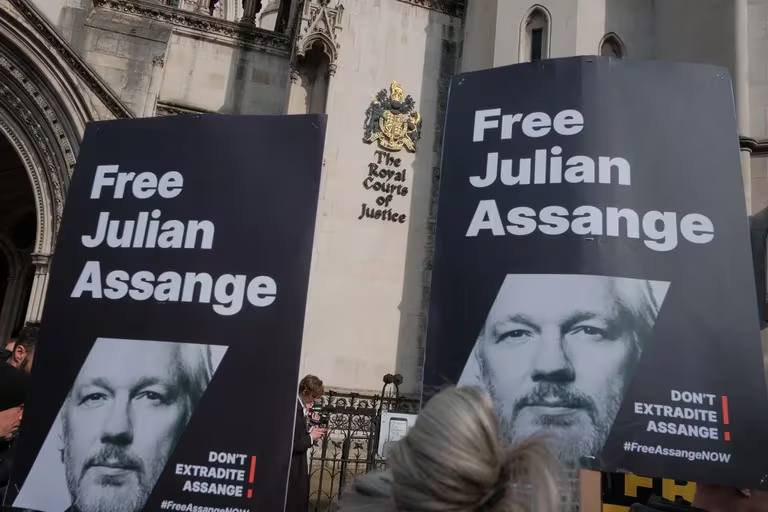 Julian Assange llegó a un acuerdo con el Gobierno de EEUU