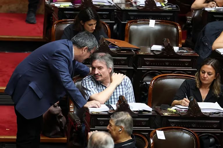 Diputados kirchneristas piden que Maduro muestre las actas