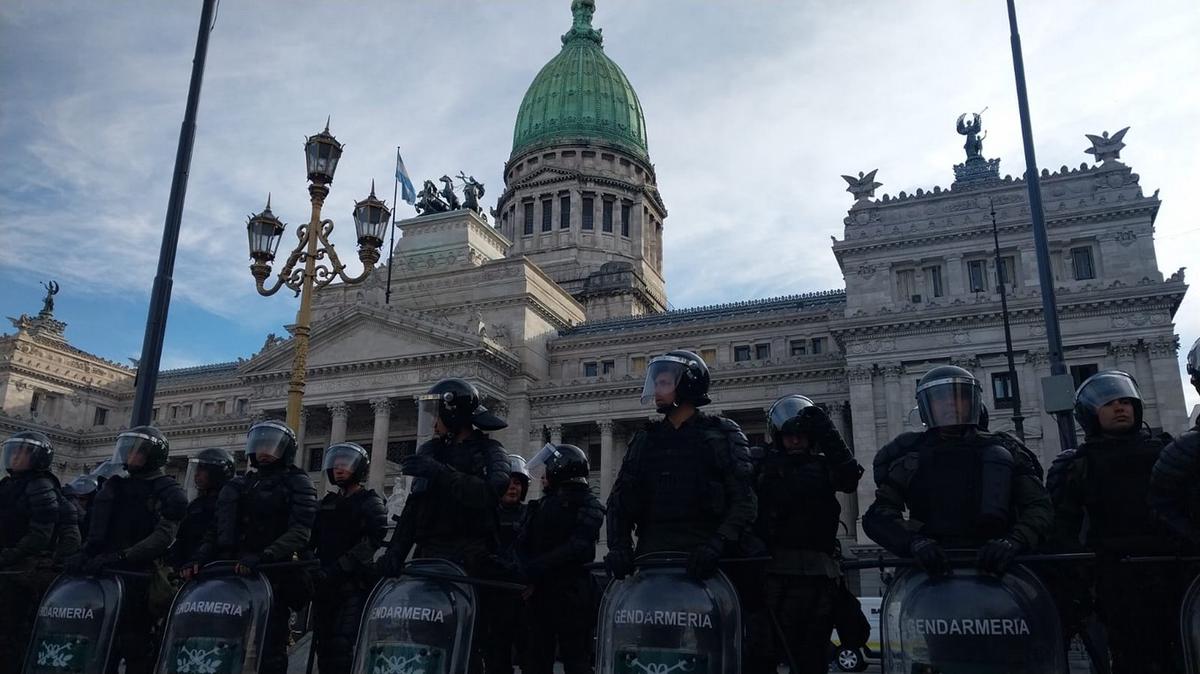 Tensión afuera del Congreso tras confirmarse el veto jubilatorio